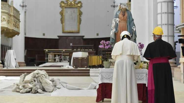 В торжество Пресвятой Троицы Папа Франциск посетил пострадавший от землетрясений регион Италии 3