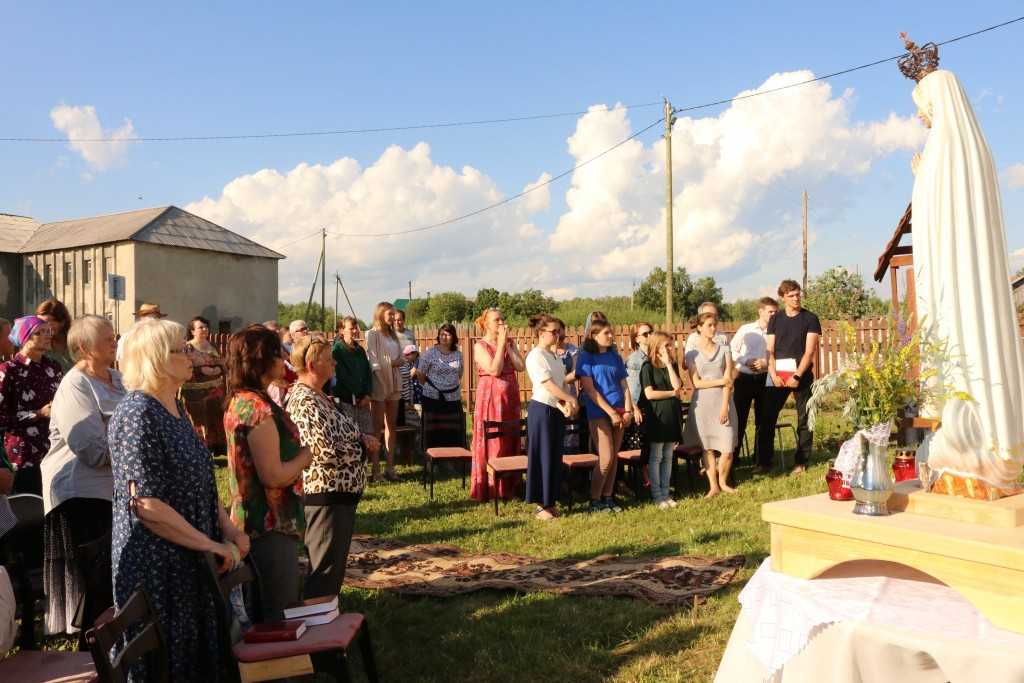 6 июля, Фатимское богослужение в общине Матери Божьей Неустанной Помощи в с. Колыон 45