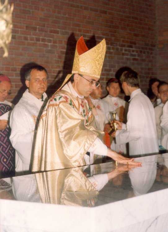 10 августа — годовщина освящения Кафедрального собора Преображения Господня в Новосибирске 1