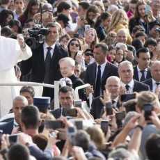 Папа: обязанность диаконов в Церкви – служение милосердия