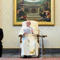 На общей аудиенции Папа Франциск назвал молитву «оазисом возрождения в пустыне ненависти»